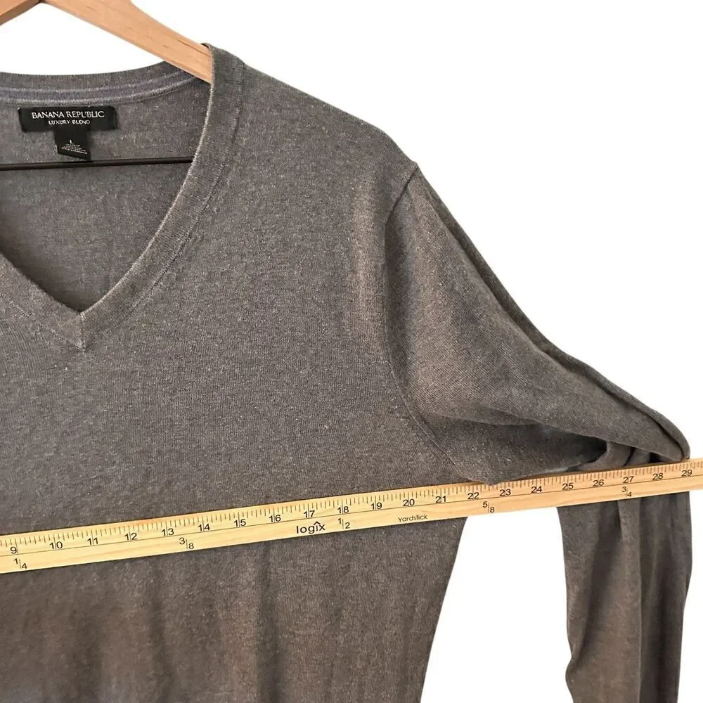 Banana Republic Luxury Blend Silk‎ Cashmere Grey V-Neck Sweater Size L